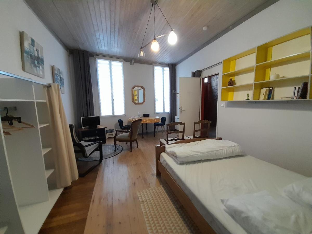 Residence Les Volets Bleus: Studio De 30 M² Classe 2 * Рошфор Экстерьер фото